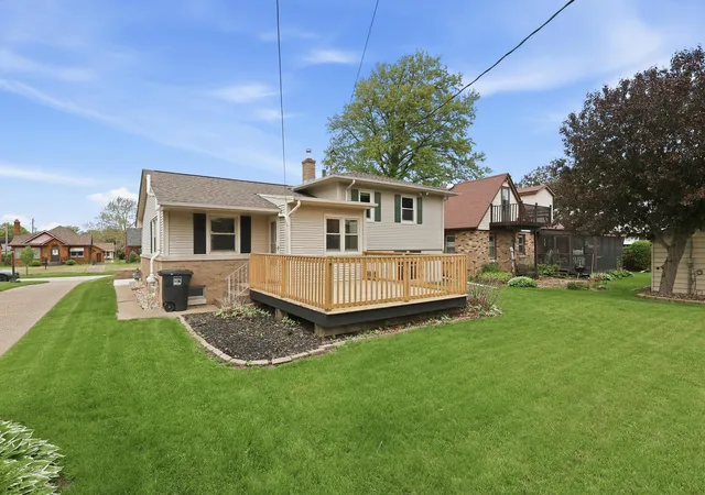 Homes for sale in Moline, IL | 2528 28th St, Moline, IL 61265 | MLS# 12689188
