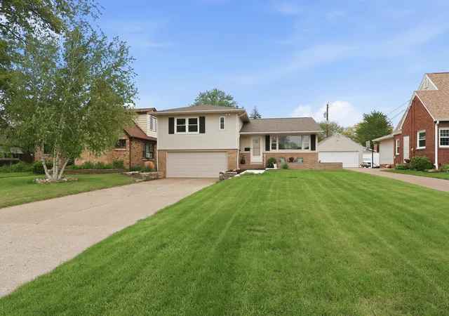 Homes for sale in Moline, IL | 2528 28Th St, Moline, IL 61265 | MLS# 12689188