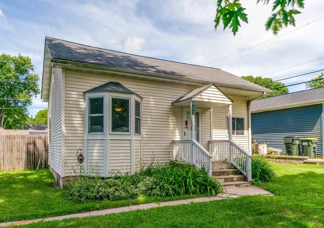 3rd image of 423 Lily Ln, Lakemoor, IL 60051 | MLS# 12689200