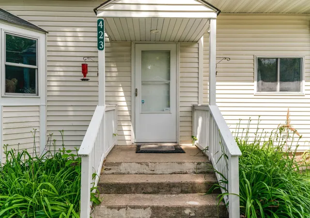 4th image of 423 Lily Ln, Lakemoor, IL 60051 | MLS# 12689200