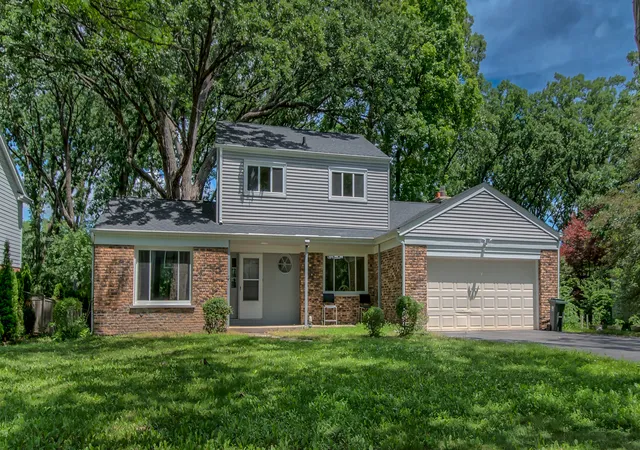Homes for sale in Lake Forest, IL | 104 E Louis Ave, Lake Forest, IL 60045 | MLS# 12689227