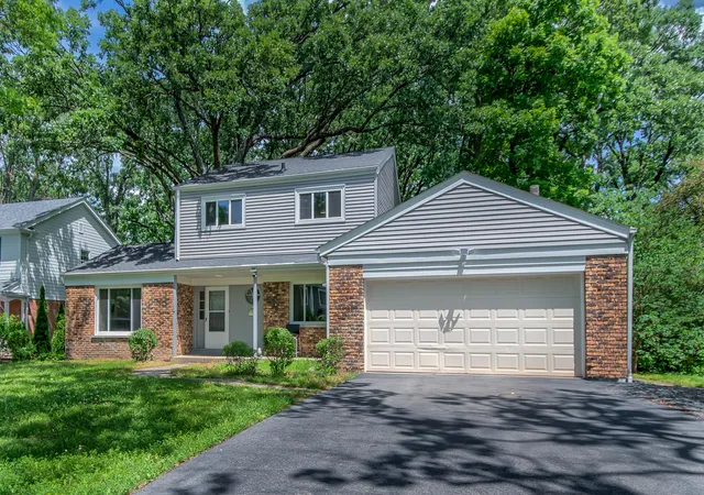 Homes for sale in Lake Forest, IL | 104 E Louis Ave, Lake Forest, IL 60045 | MLS# 12689227