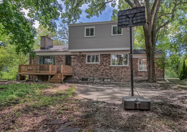 Homes for sale in Lake Forest, IL | 104 E Louis Ave, Lake Forest, IL 60045 | MLS# 12689227