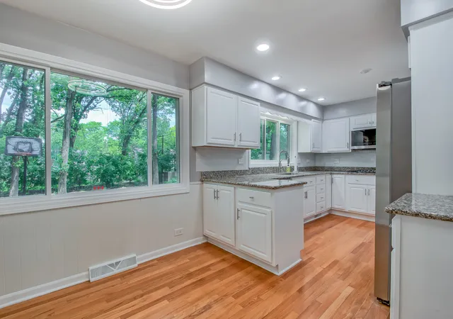 Homes for sale in Lake Forest, IL | 104 E Louis Ave, Lake Forest, IL 60045 | MLS# 12689227