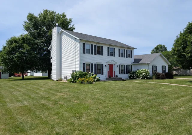 Homes for sale in Freeport, IL | 1891 Indian Springs Ct, Freeport, IL 61032 | MLS# 12689247
