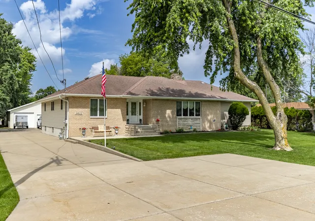 2nd image of 18622 Burnham Ave, Lansing, IL 60438 | MLS# 12689252