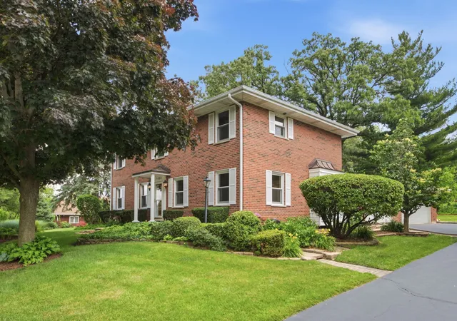 Homes for sale in Downers Grove, IL | 1065 Barneswood Dr, Downers Grove, IL 60515 | MLS# 12689279