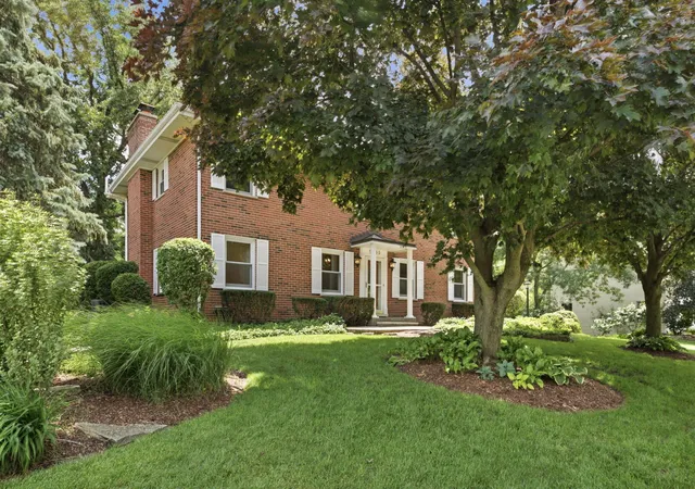 Homes for sale in Downers Grove, IL | 1065 Barneswood Dr, Downers Grove, IL 60515 | MLS# 12689279