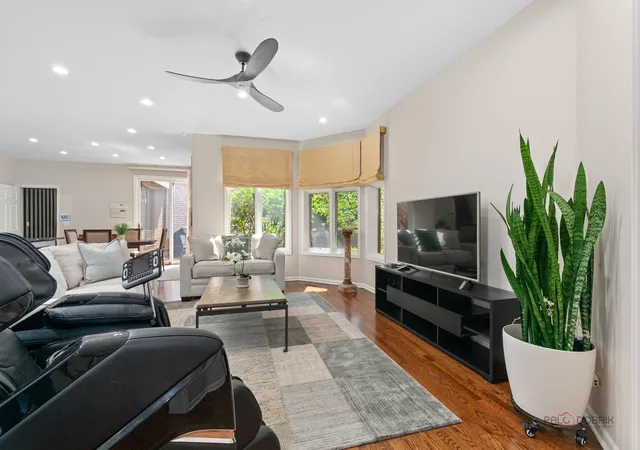 Homes for sale in Hinsdale, IL | 1302 Hawthorne Ln #1302, Hinsdale, IL 60521 | MLS# 12689288