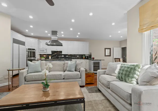 Homes for sale in Hinsdale, IL | 1302 Hawthorne Ln #1302, Hinsdale, IL 60521 | MLS# 12689288