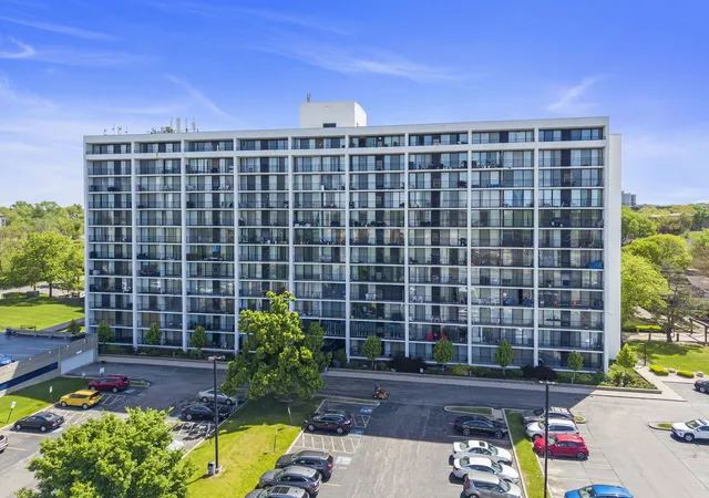 27th image of 2005 S Finley Rd #1012, Lombard, IL 60148 | MLS# 12689330
