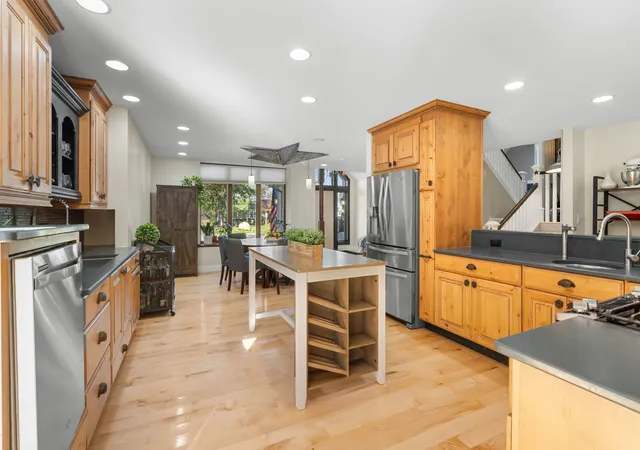 Photo 4 of Single family home for sale at 27069 W Fox River Rd, Cary, IL 60013 | MLS# 12689331 | Listing updated on 2026-10-09