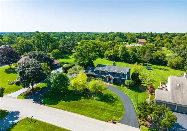 2nd image of 135 Harbor Dr, Lake Barrington, IL 60010 | MLS# 12689336
