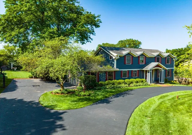 3rd image of 135 Harbor Dr, Lake Barrington, IL 60010 | MLS# 12689336