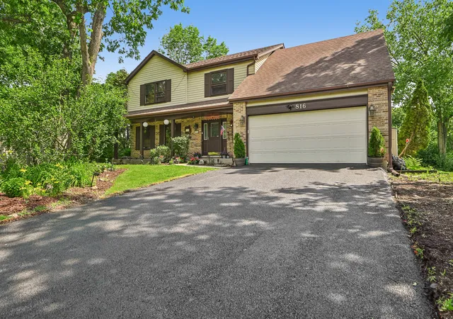 Homes for sale in Bolingbrook, IL | 816 Bonnie Brae Ln, Bolingbrook, IL 60440 | MLS# 12689337