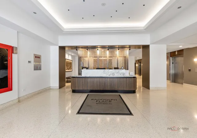 Homes for sale in Chicago, IL | 165 N Canal St #1205, Chicago, IL 60606 | MLS# 12689338