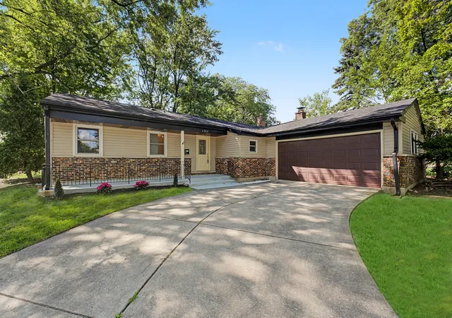 Homes for sale in Arlington Heights, IL | 1704 S Highland Ave, Arlington Heights, IL 60005 | MLS# 12689341
