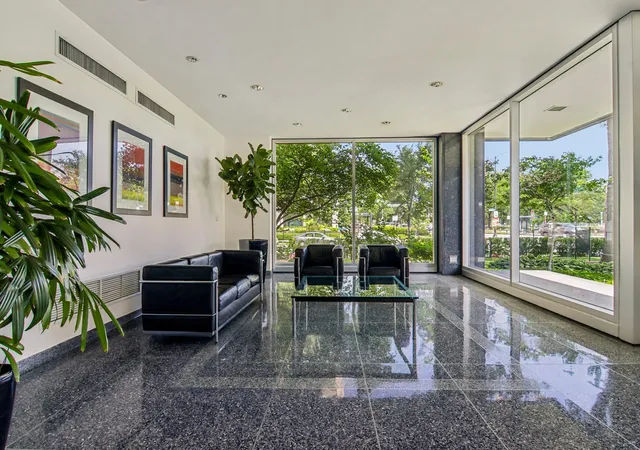 Homes for sale in Chicago, IL | 3440 N Lake Shore Drive, Chicago, IL 60657 | Houzeo