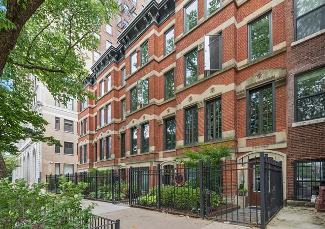 Homes for sale in Chicago, IL | 317 W Webster Ave #2, Chicago, IL 60614 | MLS# 12689370