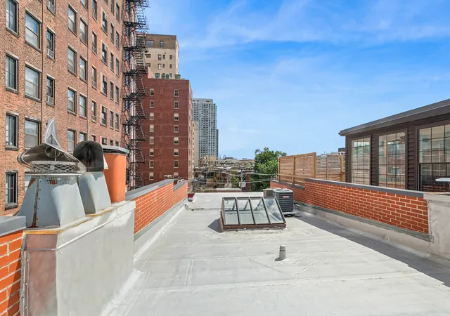 Homes for sale in Chicago, IL | 317 W Webster Ave #2, Chicago, IL 60614 | MLS# 12689370