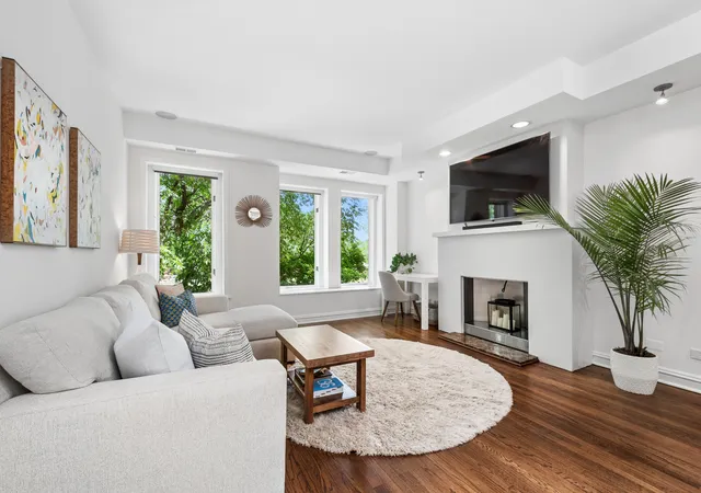 Homes for sale in Chicago, IL | 317 W Webster Ave #2, Chicago, IL 60614 | MLS# 12689370
