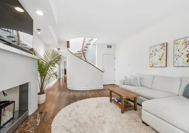 Homes for sale in Chicago, IL | 317 W Webster Ave #2, Chicago, IL 60614 | MLS# 12689370