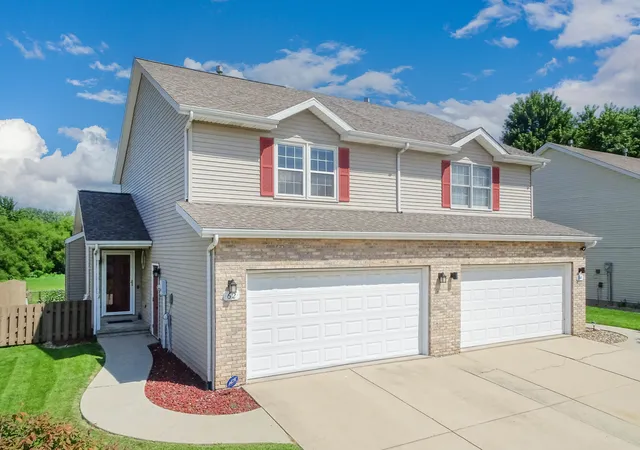 Homes for sale in Bloomington, IL | 62 Vermont Ave, Bloomington, IL 61701 | MLS# 12689396
