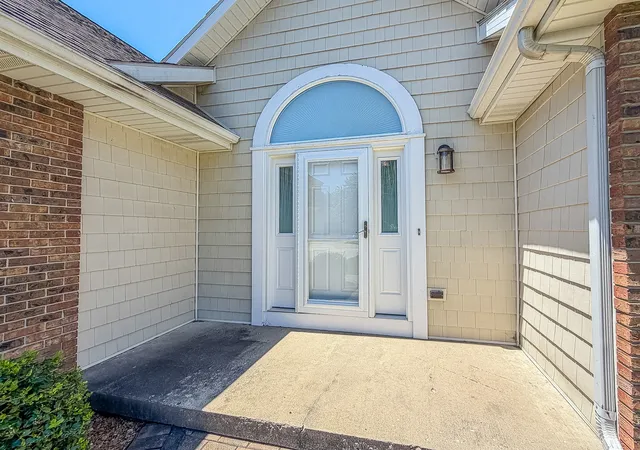 Photo 3 of Single family home for sale at 17 Lafayette Meadow, Mattoon, IL 61938 | MLS# 12689405 | Listing updated on 2026-08-23
