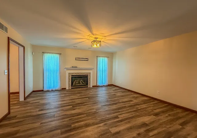 Photo 4 of Single family home for sale at 17 Lafayette Meadow, Mattoon, IL 61938 | MLS# 12689405 | Listing updated on 2026-08-23