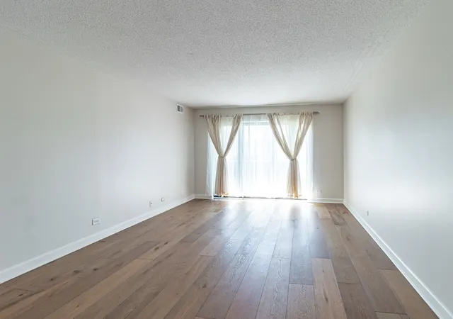 Homes for sale in Lake Bluff, IL | 13200 W Heiden Cir #2111, Lake Bluff, IL 60044 | MLS# 12689428