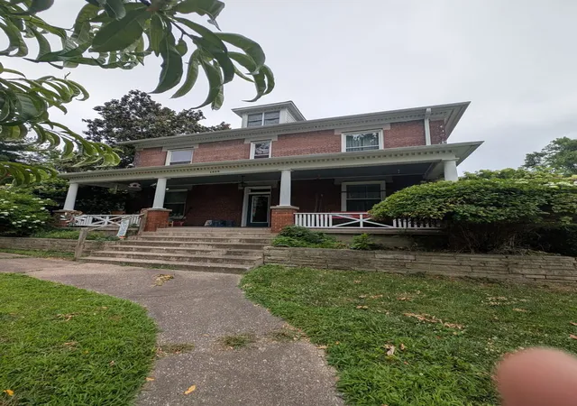 Homes for sale in Murphysboro, IL | 1015 Hanson St, Murphysboro, IL 62966 | MLS# 12689431