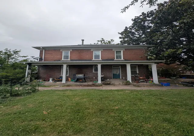 Homes for sale in Murphysboro, IL | 1015 Hanson St, Murphysboro, IL 62966 | MLS# 12689431