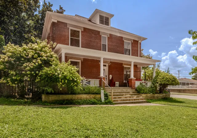 2nd image of 1015 Hanson St, Murphysboro, IL 62966 | MLS# 12689431