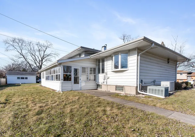 5th image of 2859 190Th Pl, Lansing, IL 60438 | MLS# 12689443