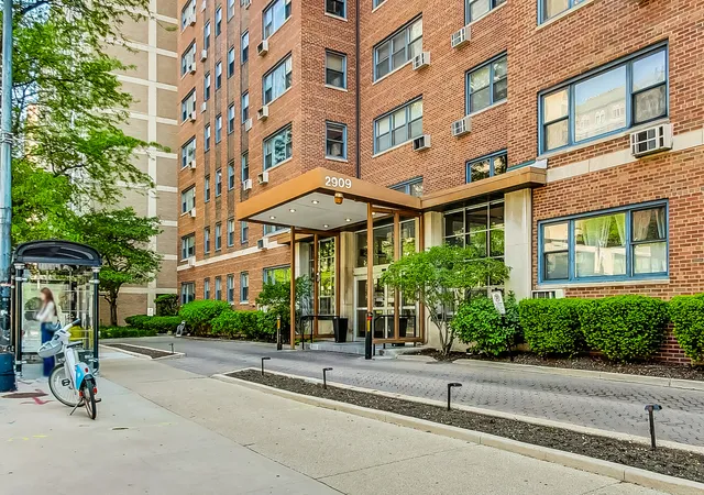 2nd image of 2909 N Sheridan Rd #114, Chicago, IL 60657 | MLS# 12689449