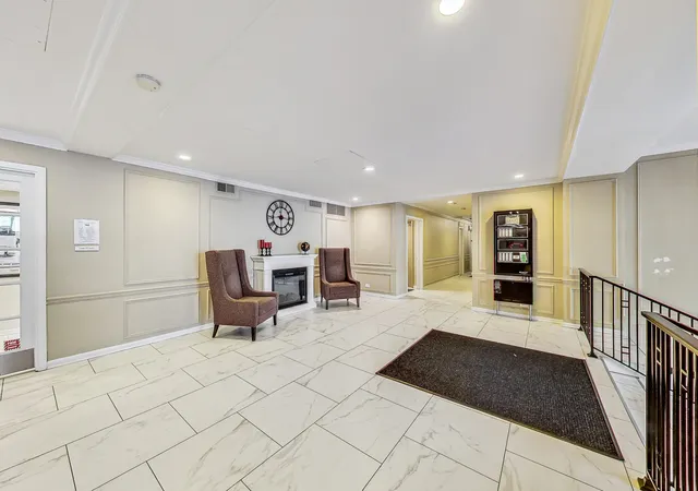 5th image of 2909 N Sheridan Rd #114, Chicago, IL 60657 | MLS# 12689449