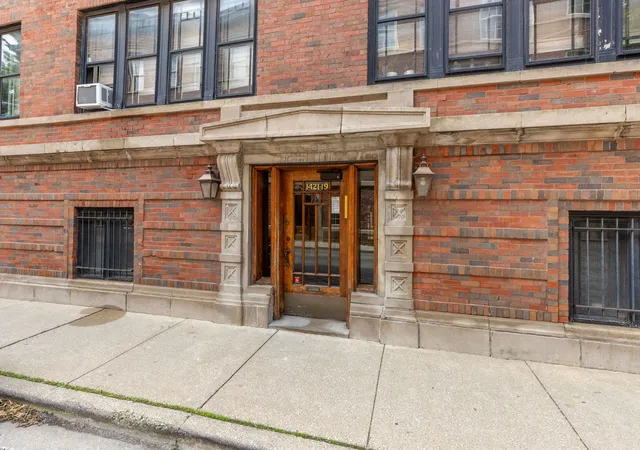 Photo 2 of Townhouse for sale at 1419 E 58th Street #3W, Chicago, IL 60637 | MLS# 12689453 | Listing updated on 2026-09-07