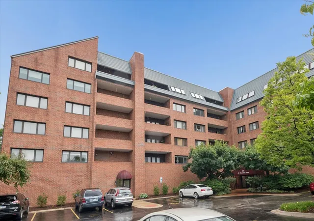 Homes for sale in Park Ridge, IL | 101 S Summit Ave #512, Park Ridge, IL 60068 | MLS# 12689457