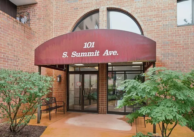 Homes for sale in Park Ridge, IL | 101 S Summit Ave #512, Park Ridge, IL 60068 | MLS# 12689457