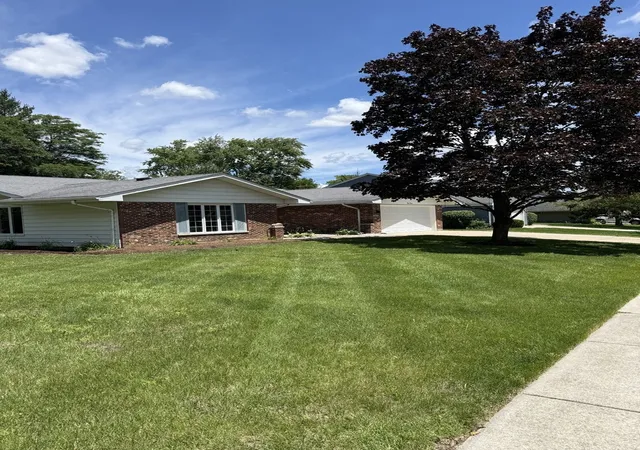 Photo 3 of Single family home for sale at 920 Eden Dr, Schaumburg, IL 60195 | MLS# 12689462 | Listing updated on 2026-09-23