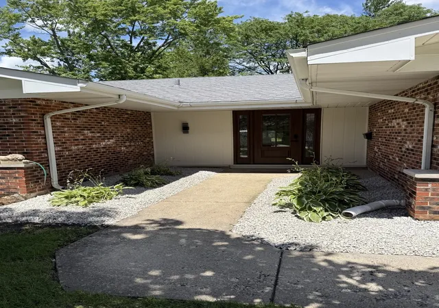 Photo 3 of Single family home for sale at 920 Eden Dr, Schaumburg, IL 60195 | MLS# 12689462 | Listing updated on 2026-09-23