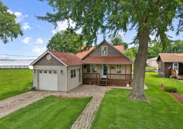 Homes for sale in Fox Lake, IL | 29 Atwater Pkwy, Fox Lake, IL 60020 | MLS# 12689483