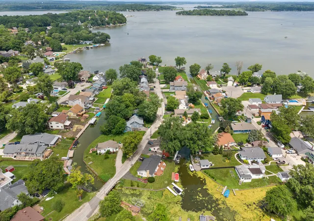 Homes for sale in Fox Lake, IL | 29 Atwater Pkwy, Fox Lake, IL 60020 | MLS# 12689483