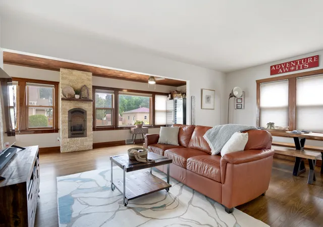 5th image of 29 Atwater Pkwy, Fox Lake, IL 60020 | MLS# 12689483