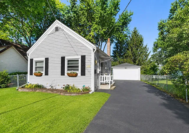 Homes for sale in East Dundee, IL | 315 E 2nd St, East Dundee, IL 60118 | MLS# 12689500