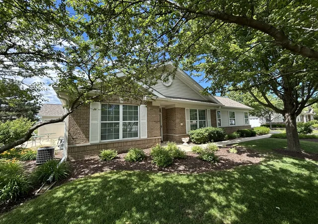 2nd image of 21561 Wolf Lake Ct, Crest Hill, IL 60403 | MLS# 12689521