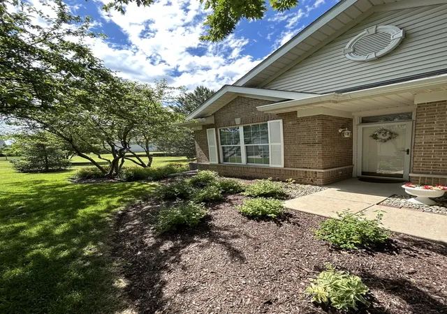 3rd image of 21561 Wolf Lake Ct, Crest Hill, IL 60403 | MLS# 12689521