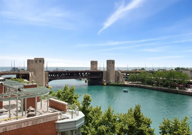 2nd image of 445 E N Water St, Chicago, IL 60611