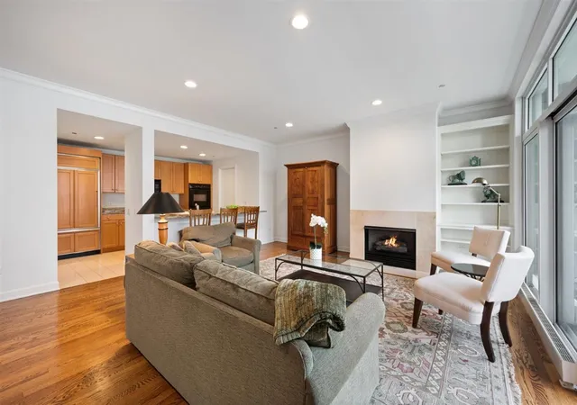 5th image of 445 E N Water St, Chicago, IL 60611