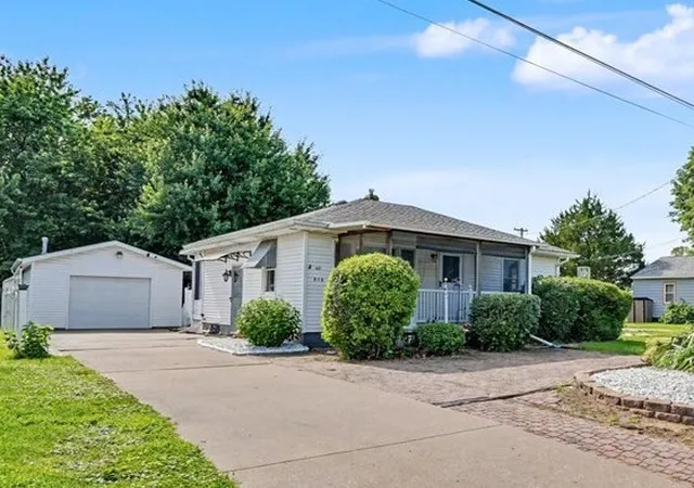 Homes for sale in Milan, IL | 810 12th St W, Milan, IL 61264 | MLS# 12689676
